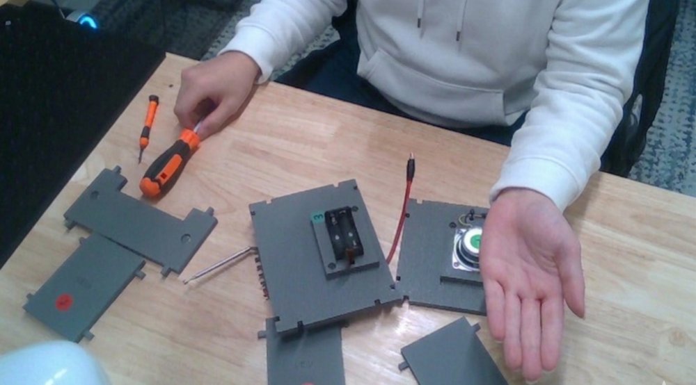 Learning to Assist: Collaborative VLAs for Implicit Human-Robot Collaboration Figure 1