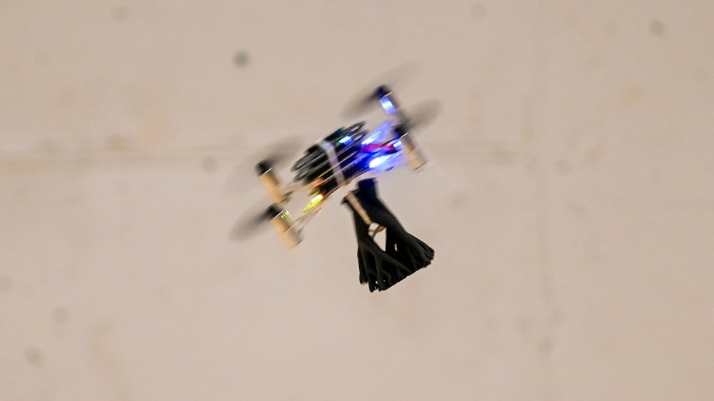Efficient Domain-Adaptive Policy Learning via Kernel Representation with Application to Quadrotor Control under Non-Stationary Disturbances Figure 1